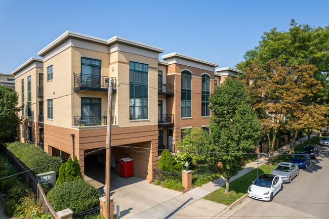 Bedford Court in Madison, WI - Foto de edificio - Building Photo