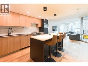 1050 Burrard St in Vancouver, BC - Building Photo - Building Photo