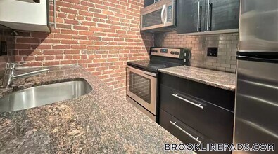 1203 Beacon St in Brookline, MA - Building Photo - Building Photo