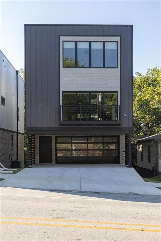 property at 207 W Lafayette St