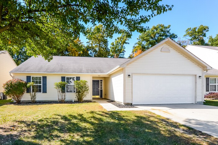 904 Flying Sun Dr in Avon, IN - Building Photo