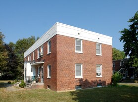 1360 Thornwood Pl Apartments