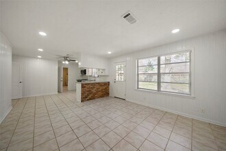 10306 Eddystone Dr in Houston, TX - Building Photo - Building Photo