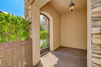 9176 Worsley Park Pl in Las Vegas, NV - Building Photo - Building Photo