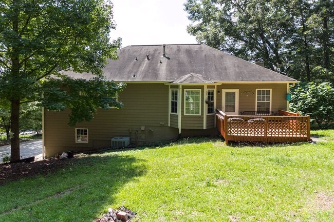 5485 Forest Falls Dr in Loganville, GA - Building Photo - Building Photo
