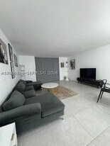 300 NE 12th Ave in Hallandale Beach, FL - Building Photo