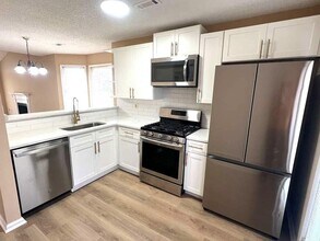 7941 Creekstone Way in Riverdale, GA - Building Photo - Building Photo