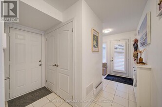 2435 Greenwich Dr in Oakville, ON - Building Photo - Building Photo