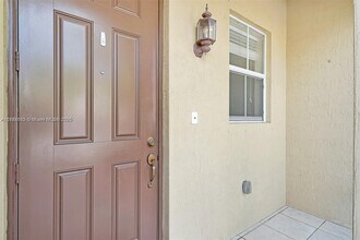 1048 NE 208th St in Miami, FL - Building Photo - Building Photo