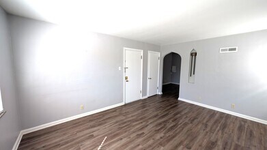 5825 Sunshine Dr, Unit 1E in St. Louis, MO - Building Photo - Building Photo