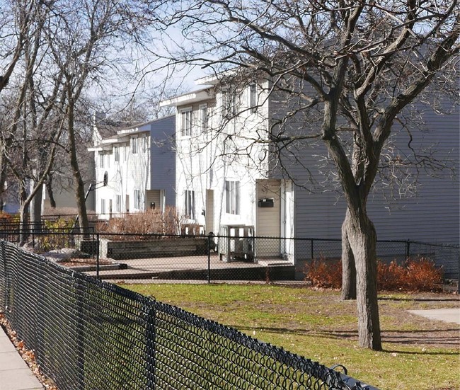 Community Plaza in St. Paul, MN - Building Photo - Building Photo