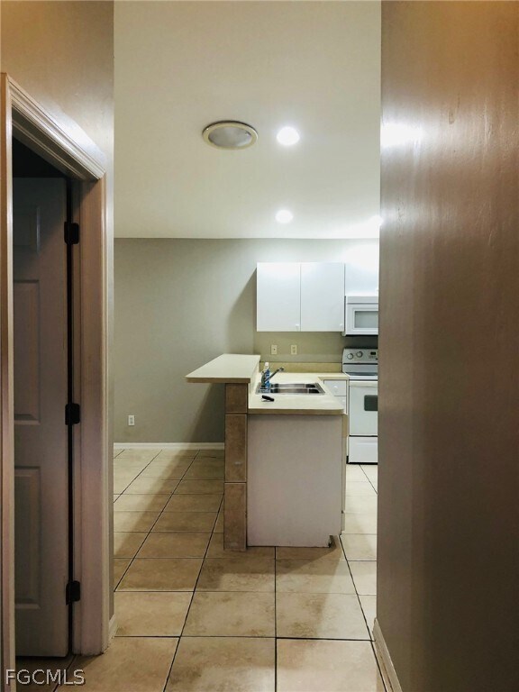 1013 SE 12th Terrace in Cape Coral, FL - Building Photo - Building Photo