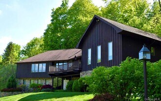 222 Hurley Rd in Salt Point, NY - Building Photo