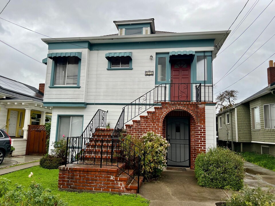 876-880 52nd St in Oakland, CA - Building Photo