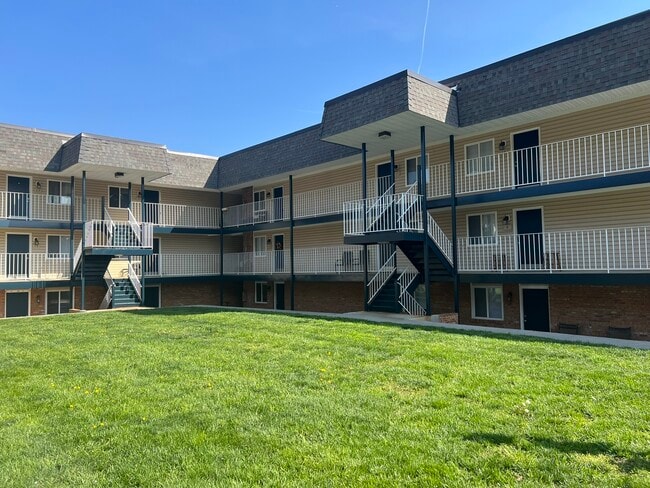 Oak Grove Village Apartments- Close to Lew... in Roanoke, VA - Building Photo - Building Photo