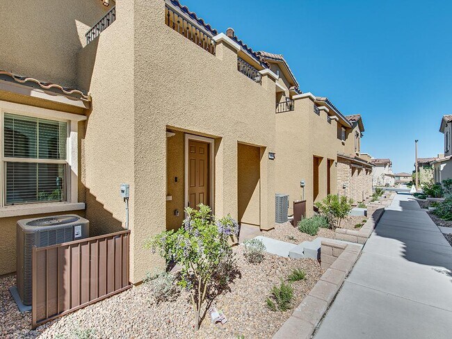 45 Alamere Falls Dr in Las Vegas, NV - Building Photo - Building Photo
