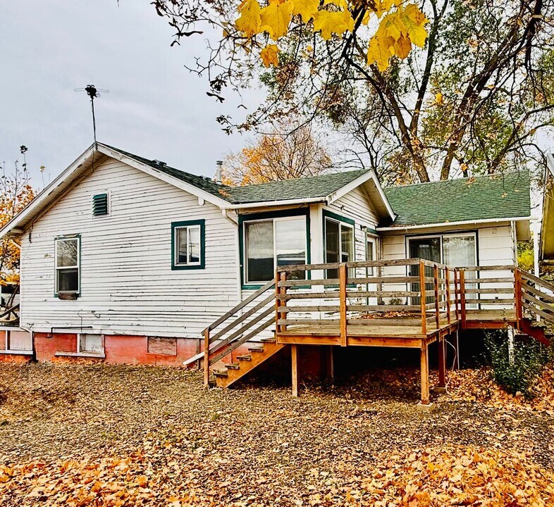 1810 Jefferson Ave in La Grande, OR - Building Photo