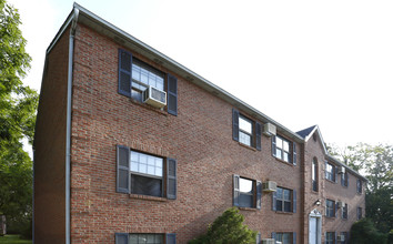 Miami Hills Apartments in Loveland, OH - Building Photo - Building Photo