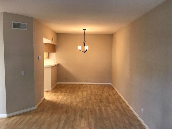 684 Sutton Crest Trail in Oak Park, CA - Building Photo - Building Photo