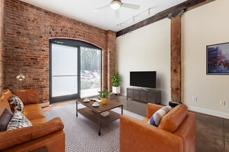 Mayton Transfer Lofts in Petersburg, VA - Foto de edificio - Building Photo