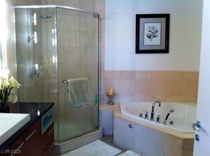 900 S Las Vegas Blvd in Las Vegas, NV - Building Photo - Building Photo
