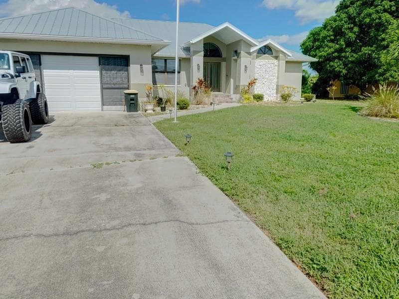 572 Belvedere Ct in Punta Gorda, FL - Building Photo