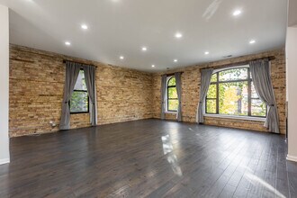 2701 W Thomas St in Chicago, IL - Foto de edificio - Building Photo