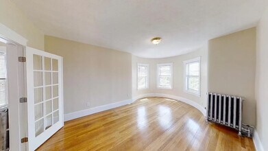 303 Tappan St, Unit 3 in Brookline, MA - Foto de edificio - Building Photo