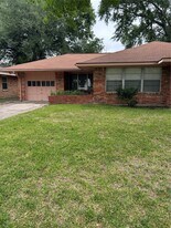 4022 Cheena Dr in Houston, TX - Building Photo