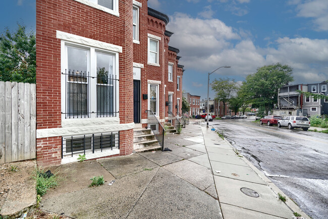 1601 Clifton Ave in Baltimore, MD - Foto de edificio - Building Photo