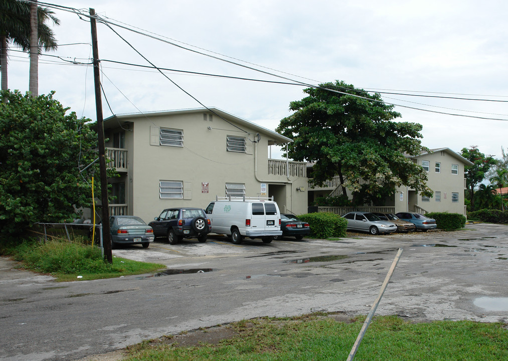 Miami Court Apartments in Miami, FL - Building Photo