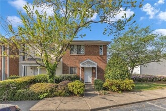 5900 Shady Grove Cir in Raleigh, NC - Building Photo - Building Photo