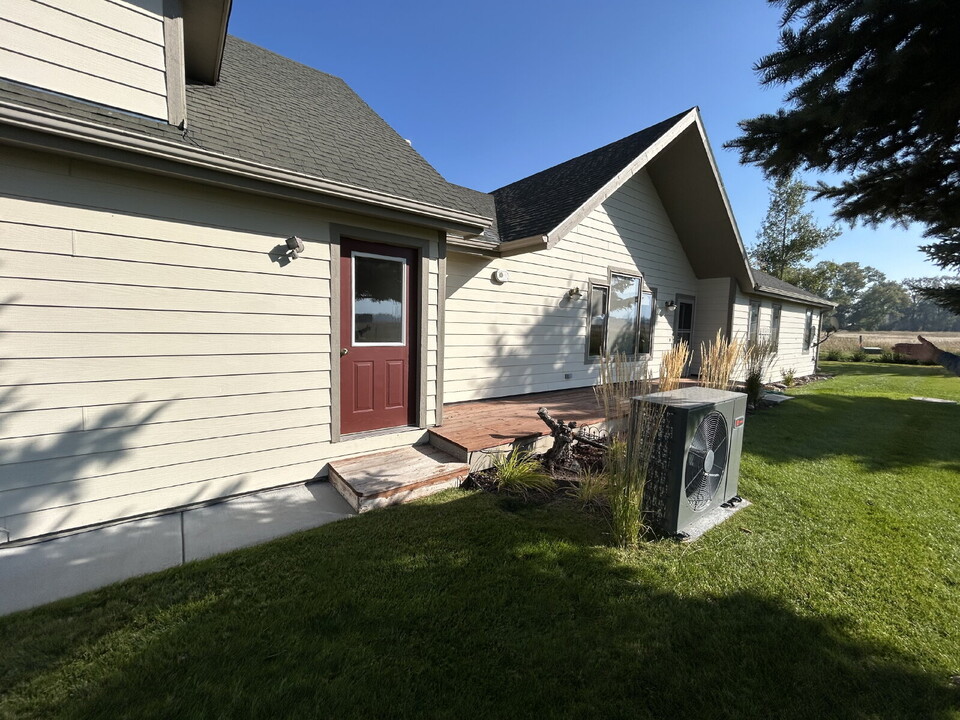 9100 Chapman Rd in Bozeman, MT - Foto de edificio