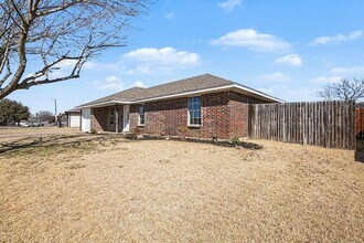 1307 Lynnwood Dr in Cleburne, TX - Building Photo - Building Photo