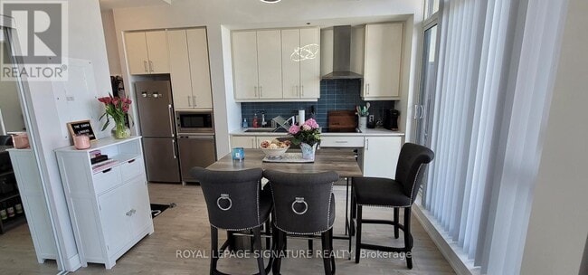 75 The Donway W in Toronto, ON - Building Photo - Building Photo