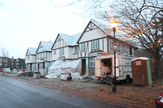 Park Meadow Place in Buffalo, NY - Building Photo - Building Photo