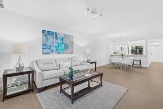 10092 Cedar Point Blvd in Boynton Beach, FL - Building Photo - Building Photo