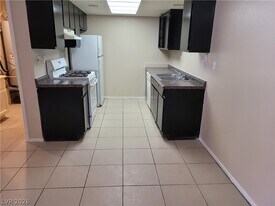 429 N Lamb Blvd in Las Vegas, NV - Building Photo