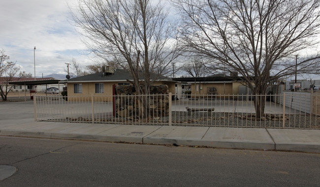 21911 Arapahoe Ave in Apple Valley, CA - Building Photo - Building Photo