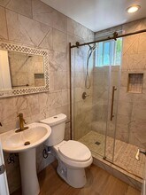 470 S Hamel Rd in Los Angeles, CA - Building Photo - Building Photo