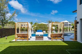 32 N Bounty Ln in Key Largo, FL - Foto de edificio - Building Photo