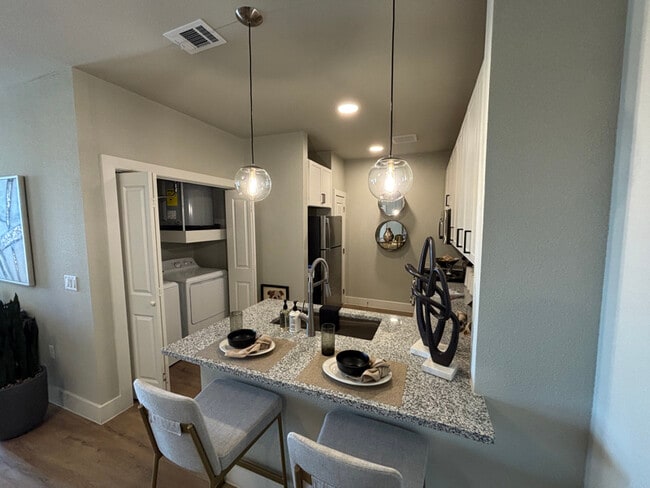 425 El Rio St in San Marcos, TX - Building Photo - Building Photo