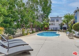 5252 Coldwater Canyon Ave in Los Angeles, CA - Building Photo - Building Photo