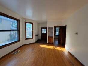 3232 N Bartlett Ave in Milwaukee, WI - Building Photo - Building Photo