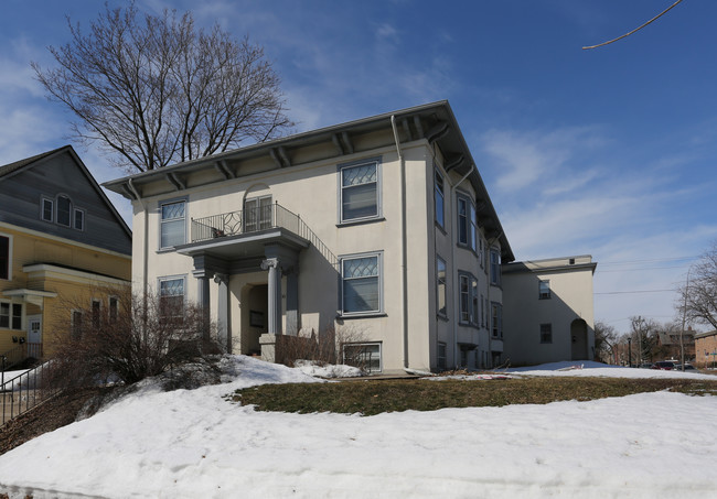 2400 Aldrich Ave S in Minneapolis, MN - Building Photo - Building Photo