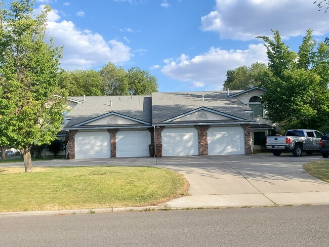 property at 2326 E South Riverton Ave