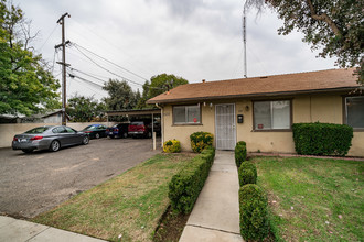 Tri-Plex Well Maintained by Sam's Deli- 7 CAP in Fresno, CA - Building Photo - Other