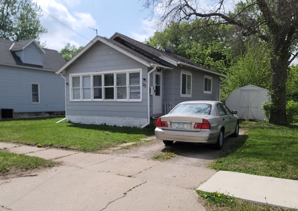 25 22nd St SE in Mason City, IA - Building Photo