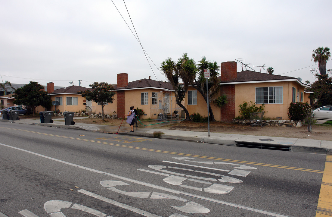 4305 W 111th St in Inglewood, CA - Building Photo