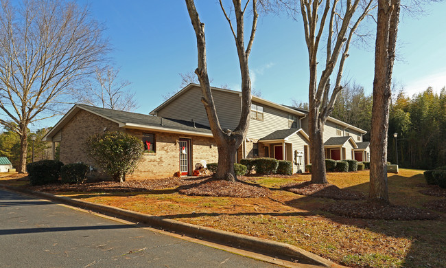 Old Hickory Apartments in Lancaster, SC - Building Photo - Building Photo